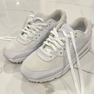 White Nike Air Max 90’s barely used! Size 7